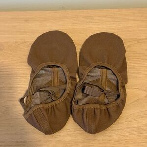 NWT: Brown Big Kids Ballet Shoes sz 10